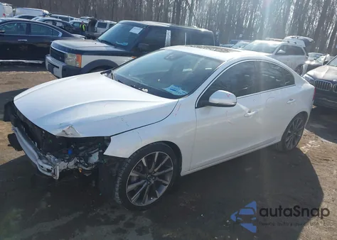 2015 Volvo S60 T6 Platinum из США, поврежденный, VIN YV149MFM5F1333168